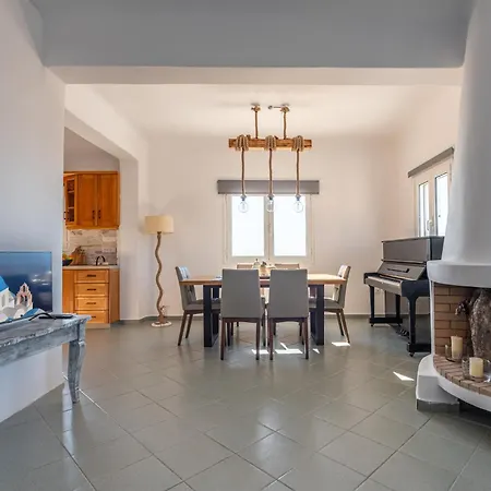 Villa Chora Fira (Santorini)