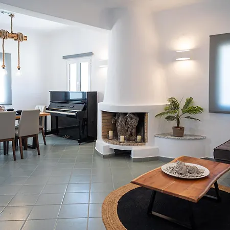 Chora Villa Fira (Santorini)